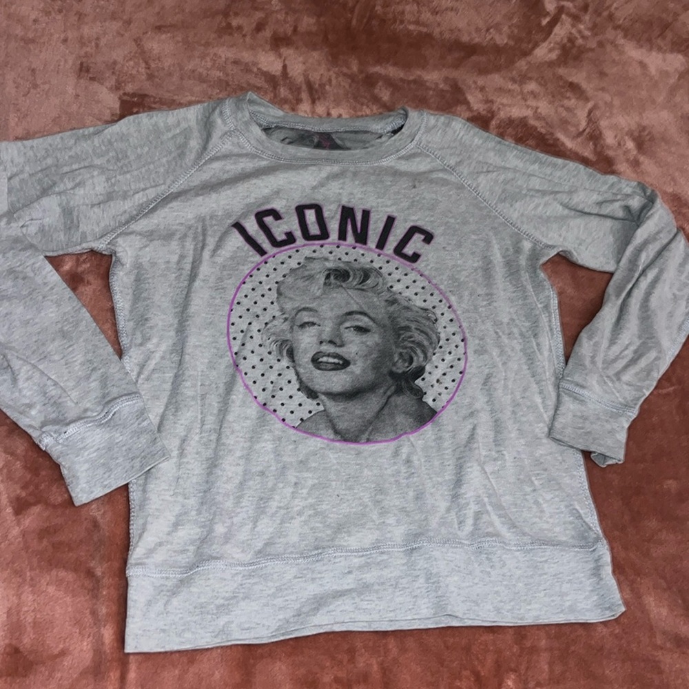 Juniors Reversible Marilyn Monroe long sleeve shirt size medium